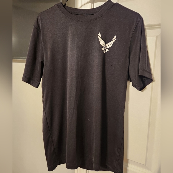 Training shirt. Size Medium. - Picture 1 of 2